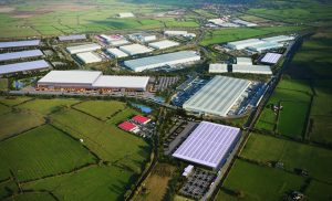 Government opts for longer runway in Heathrow airport expansion