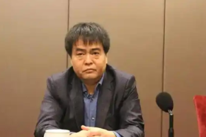 Бивш заместник-началник на Китайската държавна администрация за тютюневия монопол, обвинен в подкупи