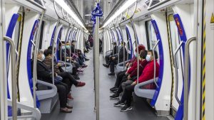 Китайските градове са изправени пред закъснения на метрото, тъй като Пекин се насочва към разточителни разходи и високи нива на дълг