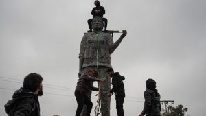 Сирийските правителствени сили превземат нефтеното находище Ал-Омар, докато кюрдите се изтеглят