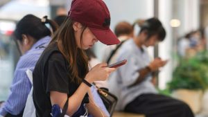 62% от Хонг Конг Zoomers се страхуват, че не могат да се конкурират с AI: Китайско проучване на YMCA