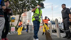Сингапурец помита пътя в Куала Лумпур след присъда за изхвърляне на отпадъци в Малайзия