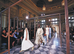 Kering разглежда националния лайфстайл пазар от висок клас