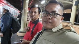 Оцелели описват хаос, кръв и усукан метал след влакова катастрофа в Индонезия, загинали 15