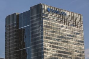 Barclays buys Canary Wharf HQ tower for £750m